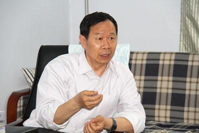 执行董事长韩德才到工程技术系调研