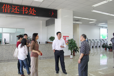 我院图书馆到清华大学人文社科图书馆、北方工业大学图书馆参观学习
