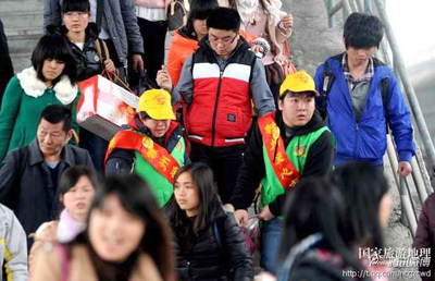 江西媒体报道我院学生刘龙翔春运志愿服务事迹