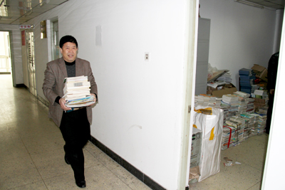 我院响应区政府号召向基层建设年活动帮扶村捐赠图书