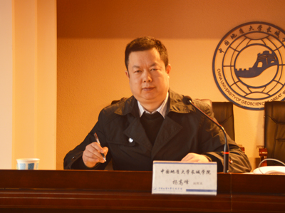 学院召开2012年度中层干部述职考核会