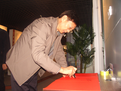 保定市科协主席张怀明应邀来我院作心理健康报告