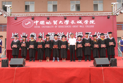 学院举行2012届毕业典礼暨学位授予仪式