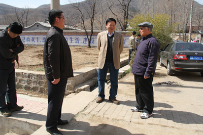 我院地科系边庆年教授应保定涞水县扶贫办邀请前往宋各庄乡悟空寺村勘测找水