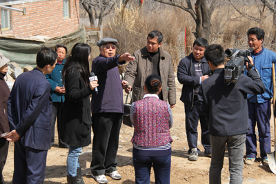 我院地科系边庆年教授应保定涞水县扶贫办邀请前往宋各庄乡悟空寺村勘测找水