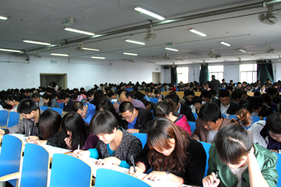 学院组织全体教职员工进行学士学位授权评审知识考试