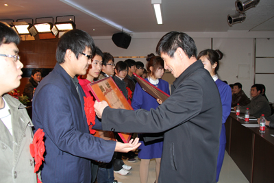 学院召开10—11学年学生评优表彰大会