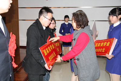 学院召开10—11学年学生评优表彰大会