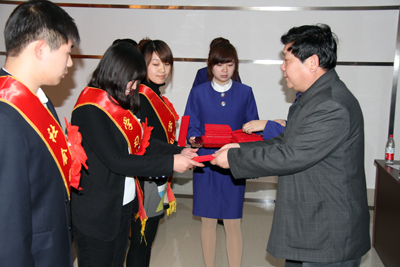 学院召开10—11学年学生评优表彰大会