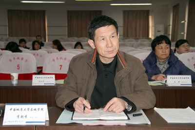 学院召开2011年度二级单位评比、中层干部考核述职会