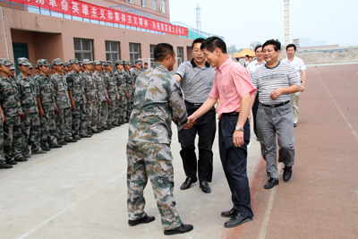 李朝秀书记等院领导慰问军训教官