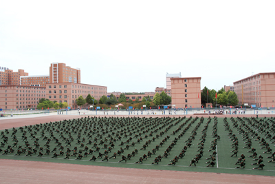 2011级新生军训结营式暨开学典礼隆重举行