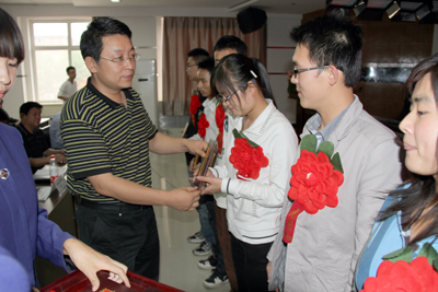 学院召开2011年暑期实习实践总结交流暨表彰大会