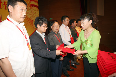 我院学生龙凌云荣获第二届中国时代风采征评活动金奖
