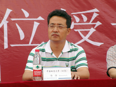 2011届毕业典礼暨学位授予仪式隆重举行