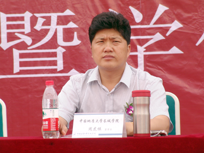 2011届毕业典礼暨学位授予仪式隆重举行