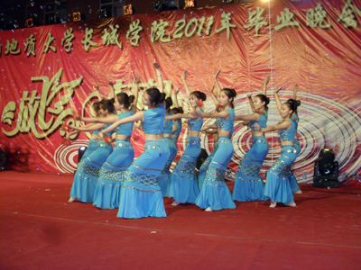 “放飞梦想”学院举办2011届毕业晚会