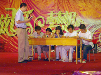 “放飞梦想”学院举办2011届毕业晚会