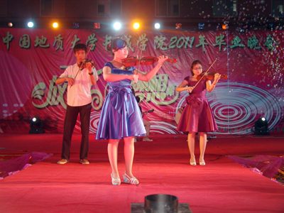 “放飞梦想”学院举办2011届毕业晚会