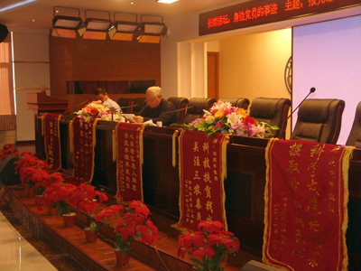 我院举办长城论坛之“时政论坛”报告会——边庆年教授作题为“报党恩，坚持科技扶贫道路”的报告