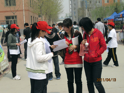 种子变绿植  低碳在身边 我院志愿者开展大学生绿植领养活动
