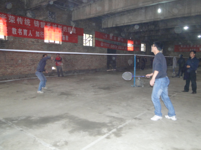 第二届教职工羽毛球比赛圆满结束