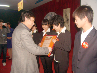 工程技术系夺得我院2010年大学生辩论赛冠军
