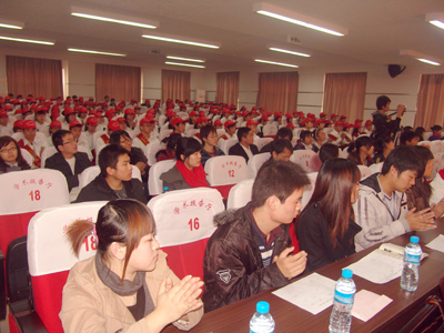青年志愿者中心成立大会隆重召开