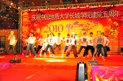 我院2010届毕业生联欢晚会成功举办