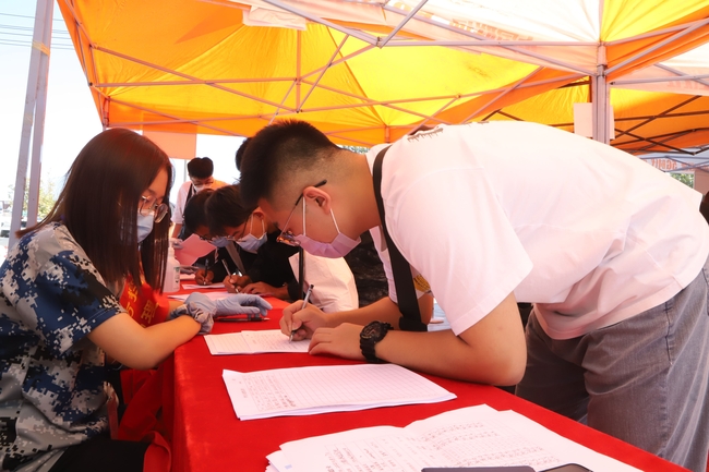 防疫不松懈 返校进行时---我校喜迎第一批复学返校同学