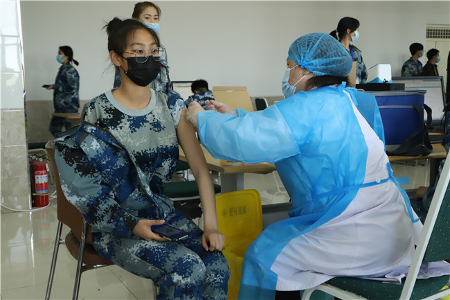 有序接种新冠疫苗 筑牢校园疫情防线 ——我校组织师生进行新冠疫苗接种