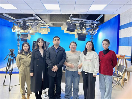 保定理工学院艺术学院 师生代表团参观学习河北大学超高清录课室