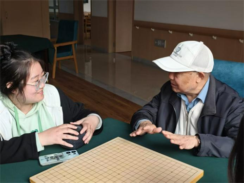 外国语188金宝博网站志愿者服务队走进基泰颐养中心