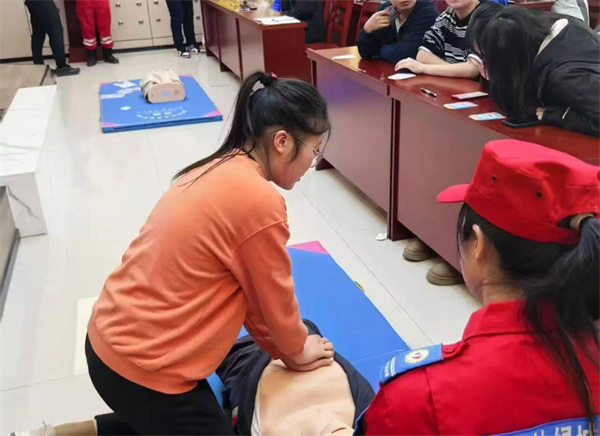 团聚青春,情暖家乡经济学子寒假“返家乡”社会实践风采(三)