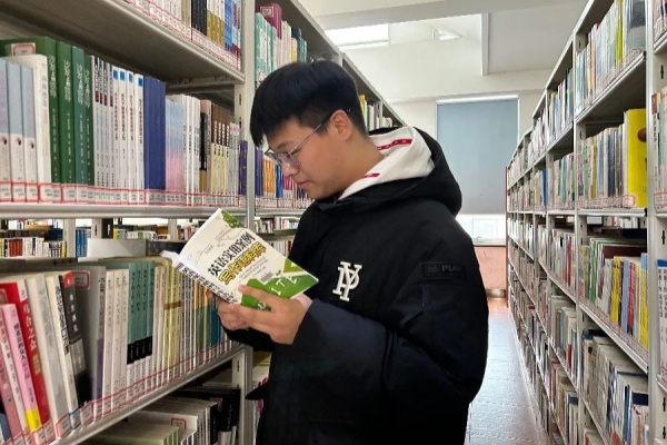 保定理工学院经济学院:图书馆里的自律风景,学风与感恩教育的生动实践