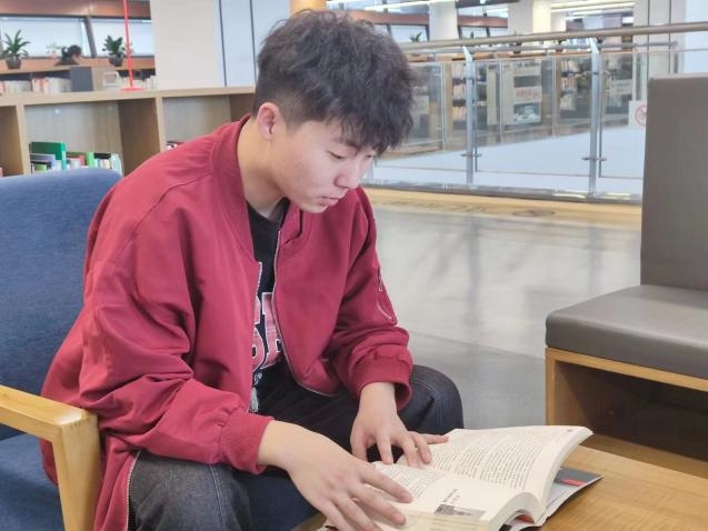 国家奖学金、省级三好学生----崔帅