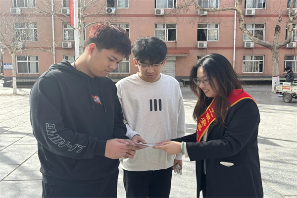 保定理工学院经济学院联合工银安盛人寿保定中支开展