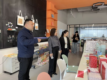借他山之石琢玉，融两校之长育英 ——保定理工学院艺术学院赴郑州西亚斯学院考察交流