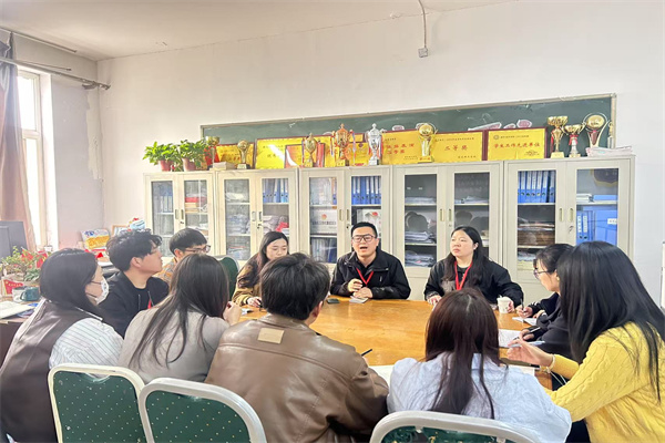 助梦起航，点亮未来——保定理工学院经济学院成功举办高校奖助学金全解析培训会