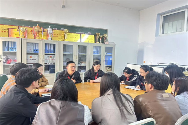 助梦起航，点亮未来——保定理工学院经济学院成功举办高校奖助学金全解析培训会