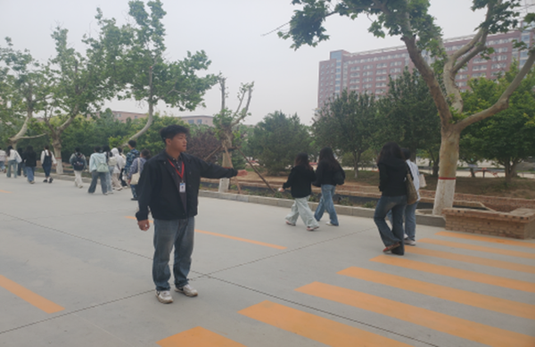 养成教育|保定理工学院|管理学院|“文明右行”，共筑校园文明新风尚