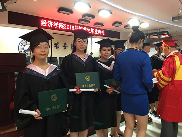 【毕业季】经济学院2016届毕业生毕业典礼顺利举行