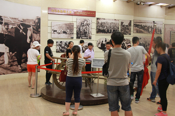 参观革命圣地 强化党员意识