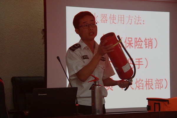我校举办消防安全知识讲座