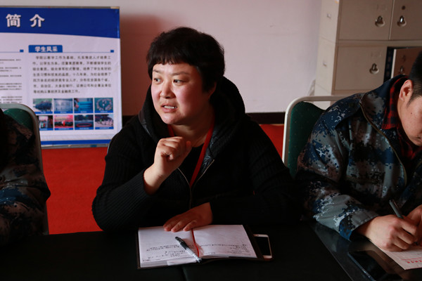 参加此次座谈会的有经济学教研室主任王倩主任,2015级经济学卢新宇