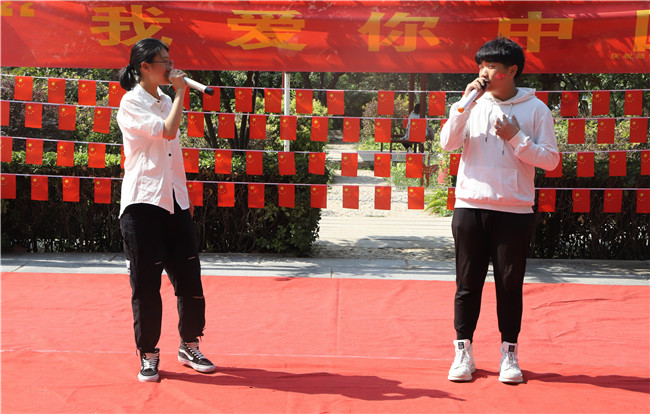我校举办“我爱你中国”巡回演讲
