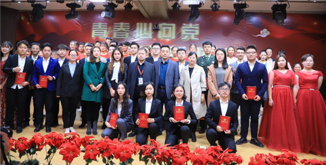 我校举办“青春心向党 建功新时代”主题朗诵比赛