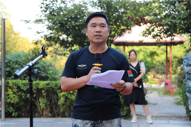 投笔从戎 保家卫国---我校举行新兵入伍欢送仪式
