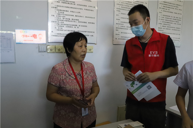 真诚感受  关爱教师---工会组织教职工眼科义诊