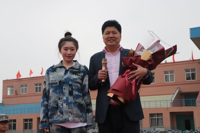 时代磨砺精神 梦想凝聚力量---周虎震董事长为新生作励志讲座